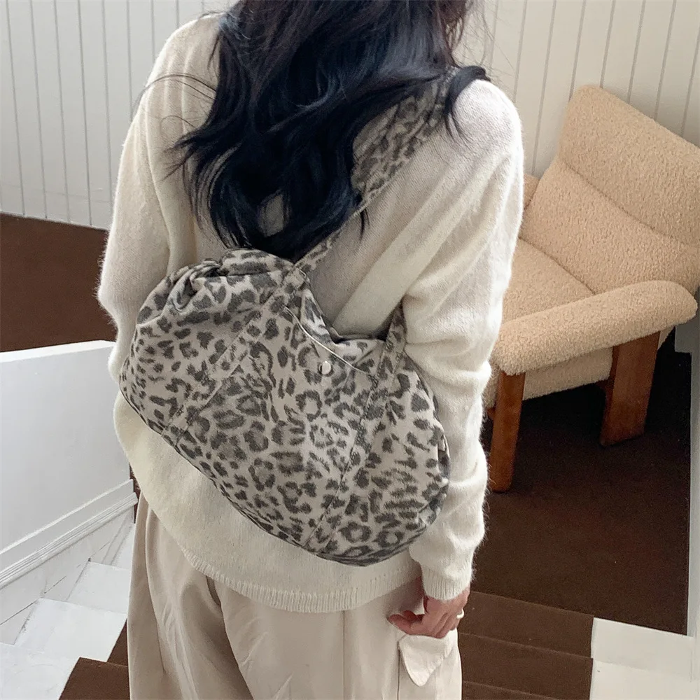 American Vintage Leopard Shoulder Bag for Ladies Soft Versatile Large Capacity Tote Bag Women's Daily All-Match Underarm Bags
American Vintage Leopard Shoulder Bag for Ladies Soft Versatile Large Capacity Tote Bag Women's Daily All-Match Underarm Bags
