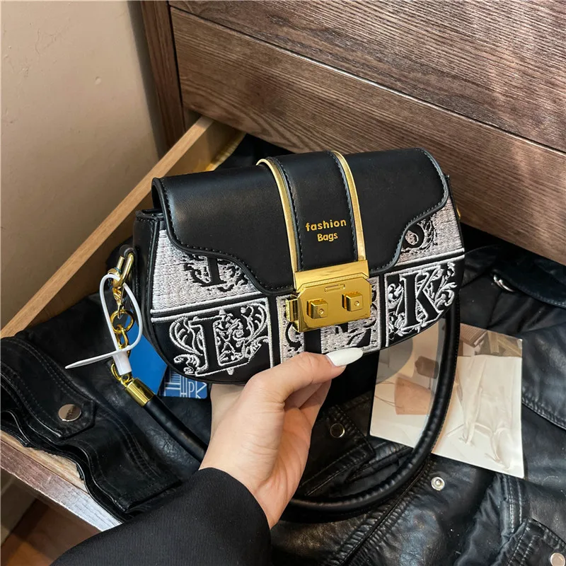 Hot Selling Women's Small Square Bag Niche Stylish Versatile Underarm Shoulder Messenger Bag
Hot Selling Women's Small Square Bag Niche Stylish Versatile Underarm Shoulder Messenger Bag