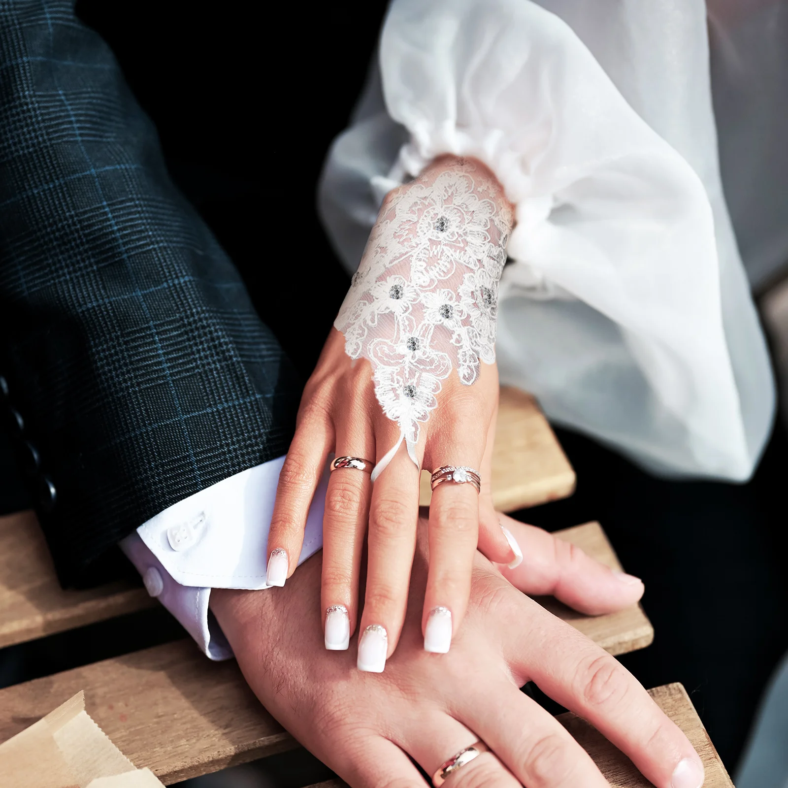 1Pair Bridal Gloves Lace Fingerless Embroidered Flower Rhinestone Short Breathable Comfortable Wedding Gloves Satin Ribbon Strap
1Pair Bridal Gloves Lace Fingerless Embroidered Flower Rhinestone Short Breathable Comfortable Wedding Gloves Satin Ribbon Strap