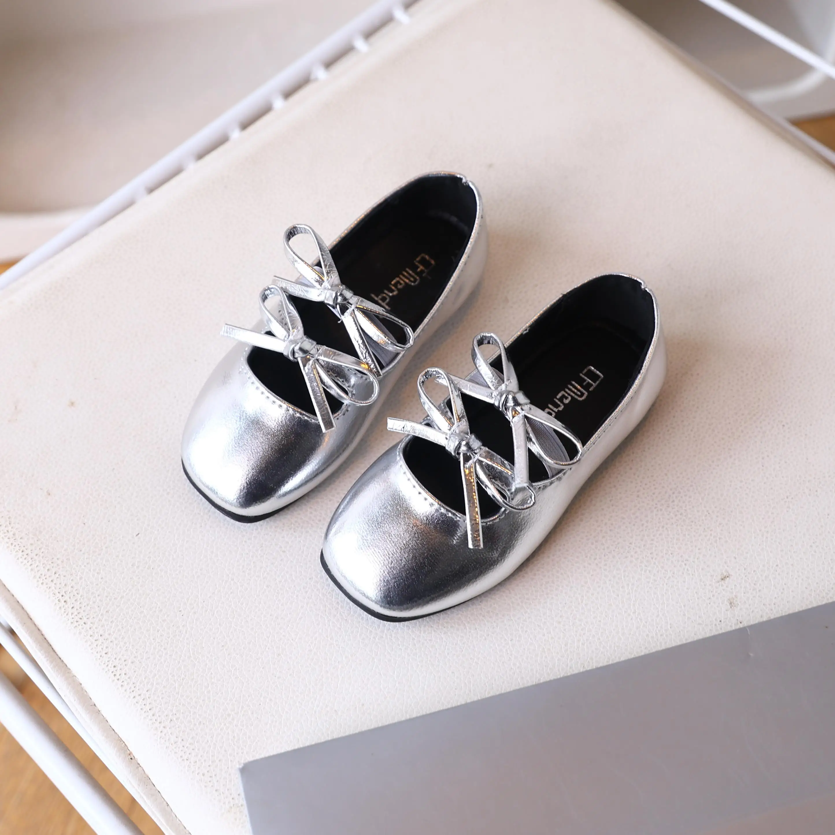 Spring Breathable Children’s Dress Shoes with Cute Bowtie Non-Slip Sole Toddler Flats for Party Silp-on Ballet Shoes Daily Wear
Spring Breathable Children’s Dress Shoes with Cute Bowtie Non-Slip Sole Toddler Flats for Party Silp-on Ballet Shoes Daily Wear