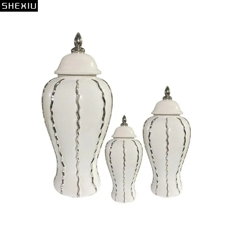 Silver Wrinkle Stripe Ceramic Storage Jar with Lid Gold-plated Flower Arrangement Desktop Jewelry Jars Cosmetic Containers
Silver Wrinkle Stripe Ceramic Storage Jar with Lid Gold-plated Flower Arrangement Desktop Jewelry Jars Cosmetic Containers