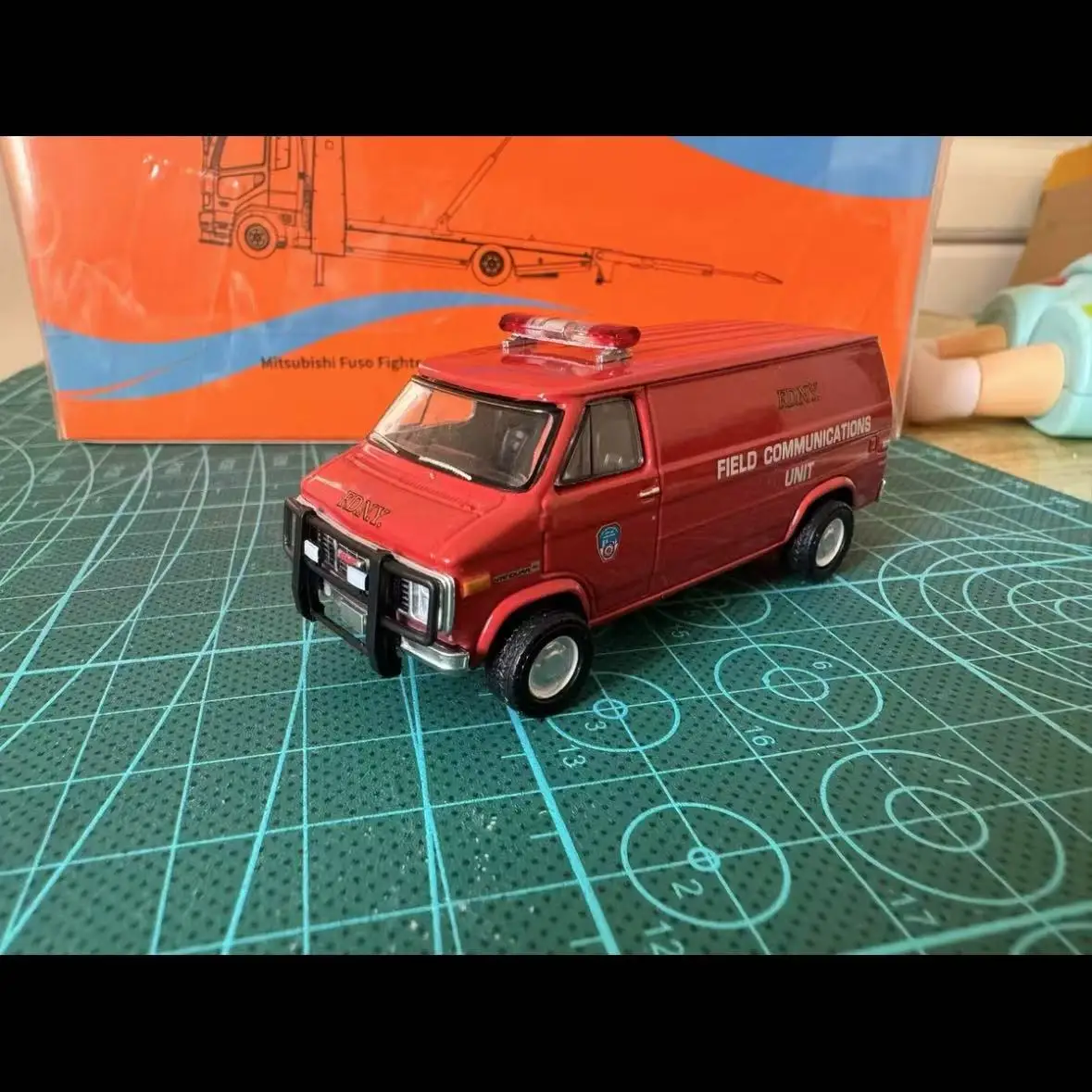 1:64 1989 GMC Vandura -FDNY New York City Fire Department fire truck Diecast Metal Alloy Model Car Toys For Gift Collection
1:64 1989 GMC Vandura -FDNY New York City Fire Department fire truck Diecast Metal Alloy Model Car Toys For Gift Collection