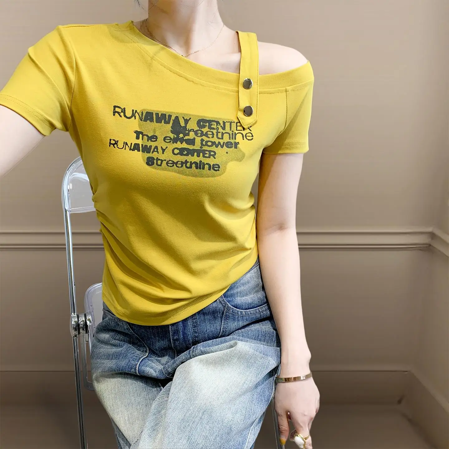 Sexy oulder Bared T irt Women's ort Sve Summer Faion European Design Oblique Collar Top Versatile f Sve Body...
Sexy oulder Bared T irt Women's ort Sve Summer Faion European Design Oblique Collar Top Versatile f Sve Body...