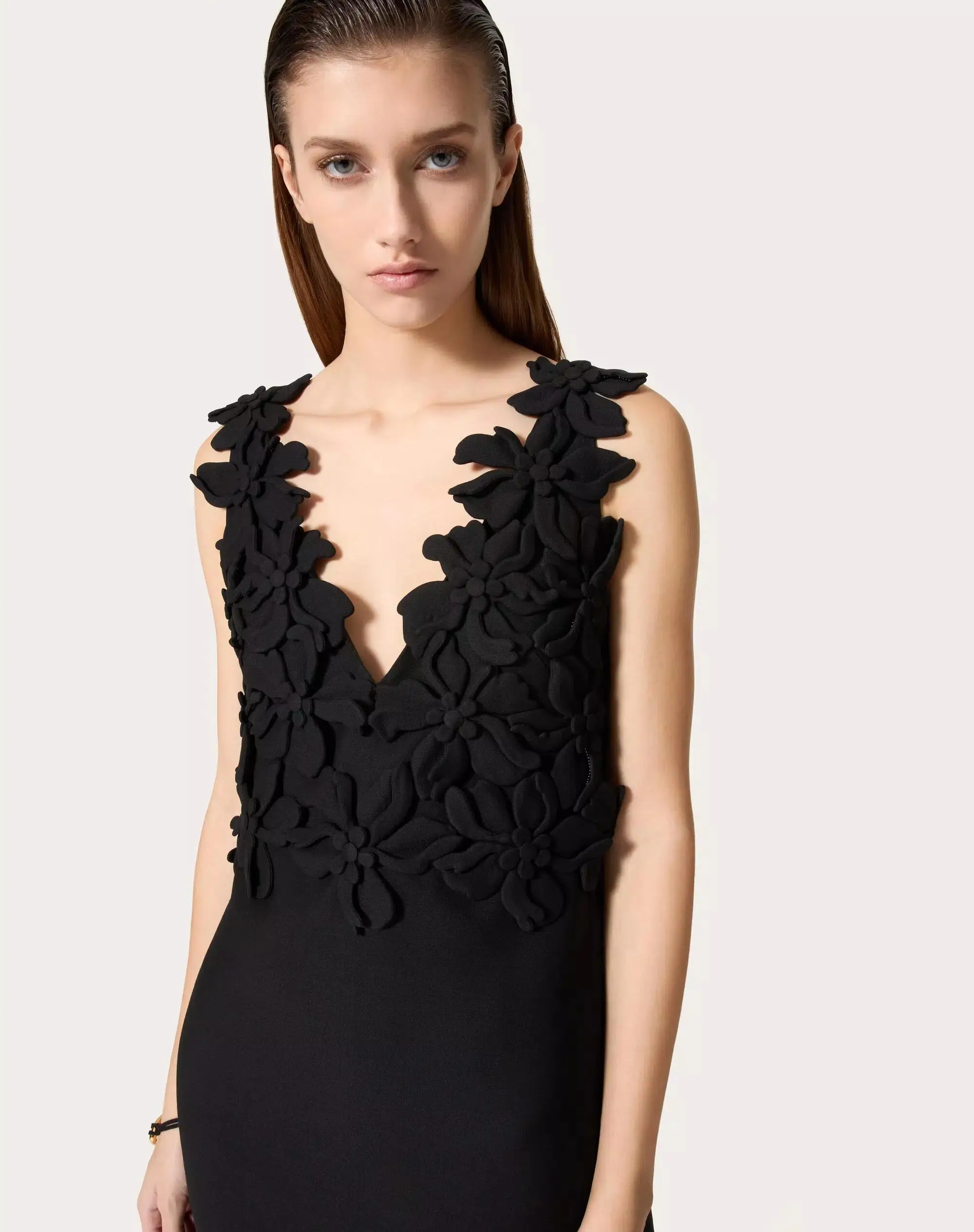 gorafashion 2024 Luxury Black V - Neck Mini Dress with 3D Floral Embellishments Sexy Party Fashion for Women
gorafashion 2024 Luxury Black V - Neck Mini Dress with 3D Floral Embellishments Sexy Party Fashion for Women