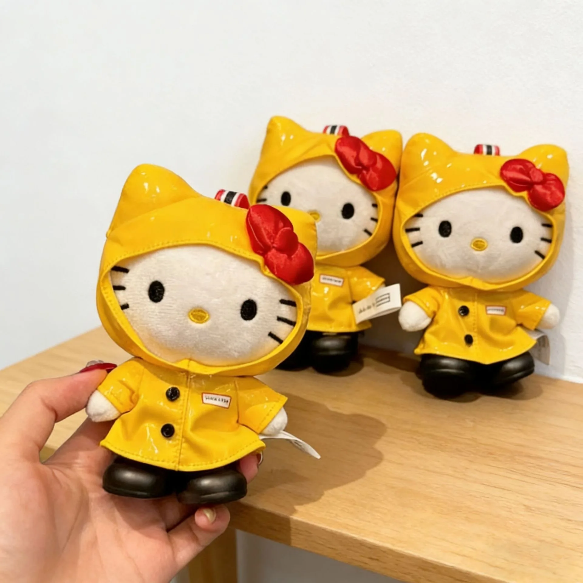 Raincoat Kitty plush doll gift exquisite kt cat bag hanging, new toy, limited edition 711 joint yellow raincoat
Raincoat Kitty plush doll gift exquisite kt cat bag hanging, new toy, limited edition 711 joint yellow raincoat