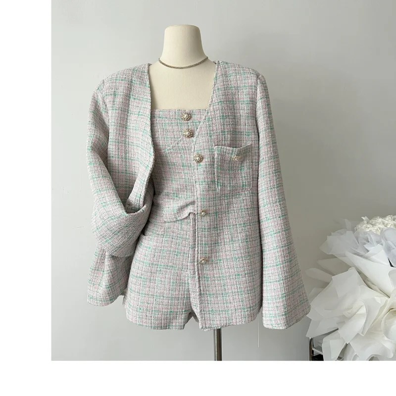 High Quality Small Fragrance Casual Fashion Shorts Set Autumn Loose Coat+strappless Top + Shorts Three-piece Women Tweed Suit
High Quality Small Fragrance Casual Fashion Shorts Set Autumn Loose Coat+strappless Top + Shorts Three-piece Women Tweed Suit