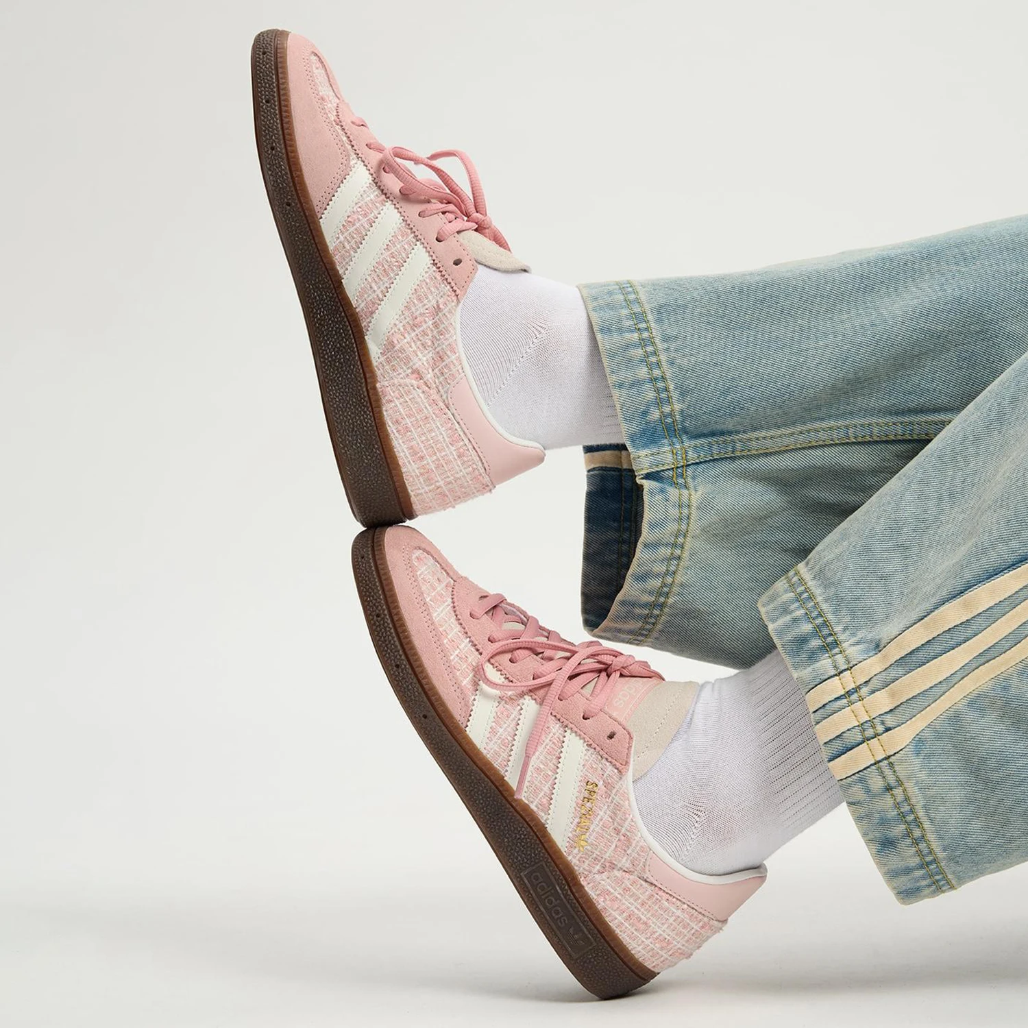 Adidas genuine clover women's low cut lace up sports wear-resistant board shoes JR4503
Adidas genuine clover women's low cut lace up sports wear-resistant board shoes JR4503