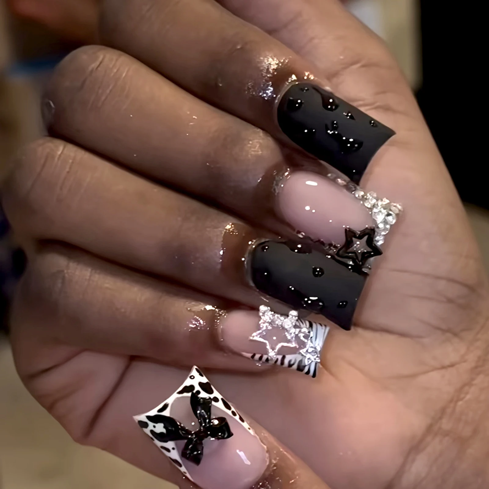 24pcs Black Short Duckbill False Nails Leopard Print French Style Sweet Cool Fake Nail With Bows Star Rhinestone Press On Nail
24pcs Black Short Duckbill False Nails Leopard Print French Style Sweet Cool Fake Nail With Bows Star Rhinestone Press On Nail