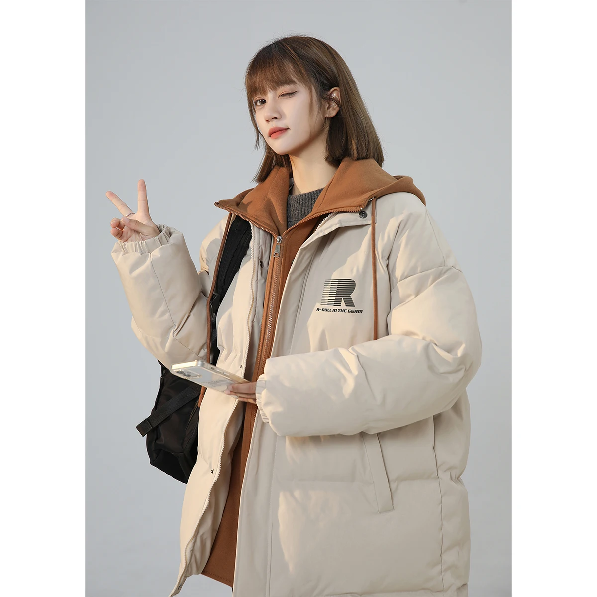 Мужская утепленная зимняя стеганая куртка из хлопка с капюшоном, повседневная верхняя одежда, теплая, молодежная, модная, на молнии, стандартной длины
Мужская утепленная зимняя стеганая куртка из хлопка с капюшоном, повседневная верхняя одежда, теплая, молодежная, модная, на молнии, стандартной длины