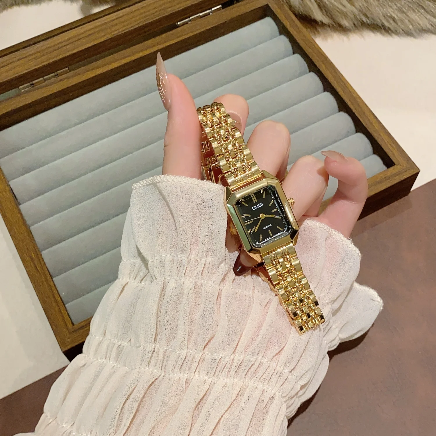 Модные прямоугольные женские часы с золотым браслетом и ремешком, студенческие наручные часы Relogio Feminino, деловые часы для девочек, подарок
Модные прямоугольные женские часы с золотым браслетом и ремешком, студенческие наручные часы Relogio Feminino, деловые часы для девочек, подарок