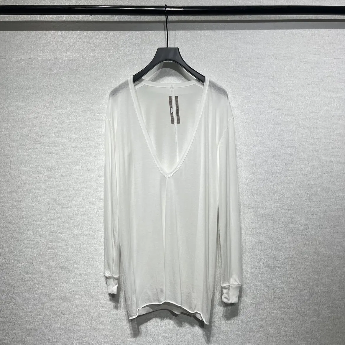 Unisex RO Dark Style Loose Long Sleeve T-Shirt, Deep V-Neck, Thin Casual Outer Layer, Mid-Length Fall Top
Unisex RO Dark Style Loose Long Sleeve T-Shirt, Deep V-Neck, Thin Casual Outer Layer, Mid-Length Fall Top