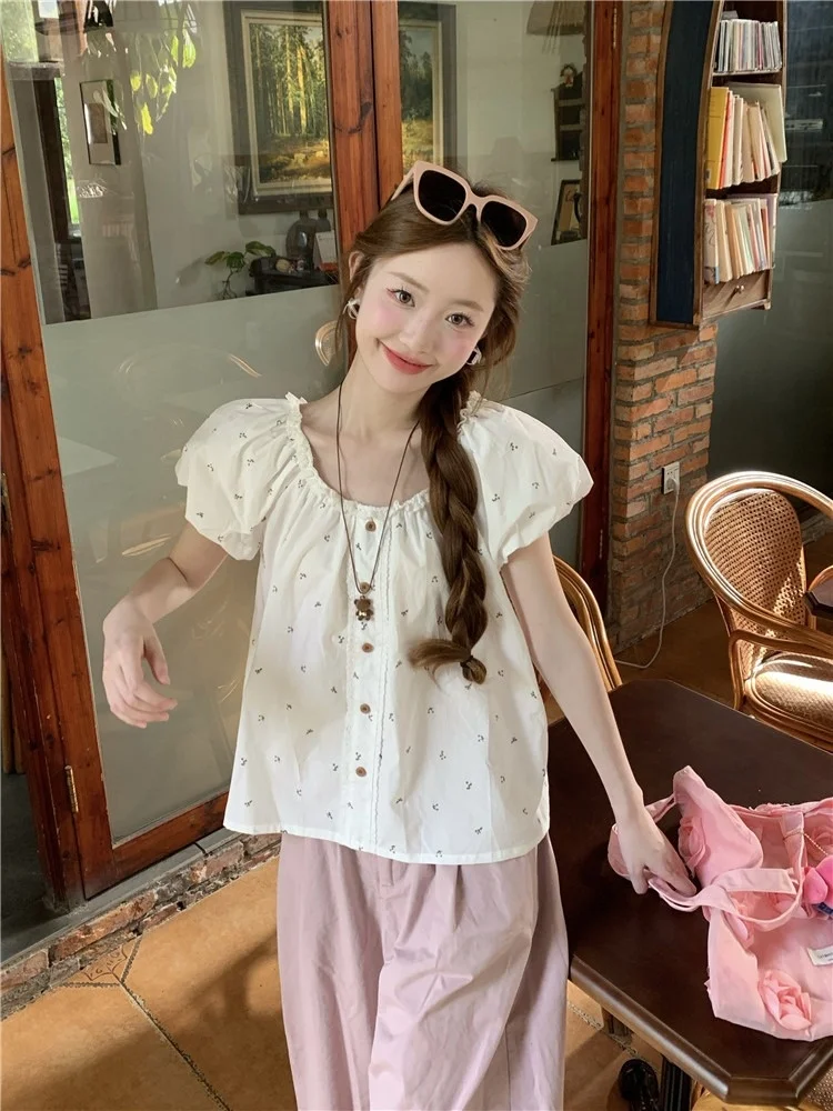 Floral Print Bubble Sleeve Shirt Women's Summer 2026 New Style Doll Feel Lace Trim Short Sleeve Top Korean Loose Fit Polyeste...
Floral Print Bubble Sleeve Shirt Women's Summer 2026 New Style Doll Feel Lace Trim Short Sleeve Top Korean Loose Fit Polyeste...