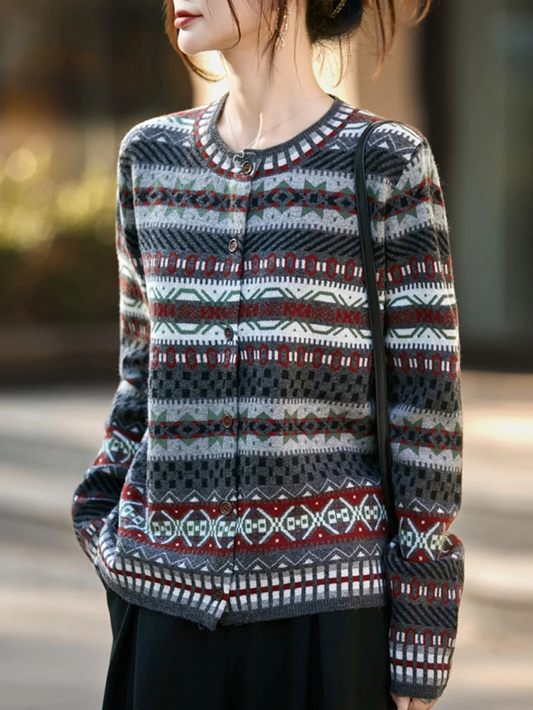 Retro Knitted round Ne Sweater Cardigan Women's Winter Striped Woolen Outerwear Casual Loose Fit Soft Knitwear
Retro Knitted round Ne Sweater Cardigan Women's Winter Striped Woolen Outerwear Casual Loose Fit Soft Knitwear