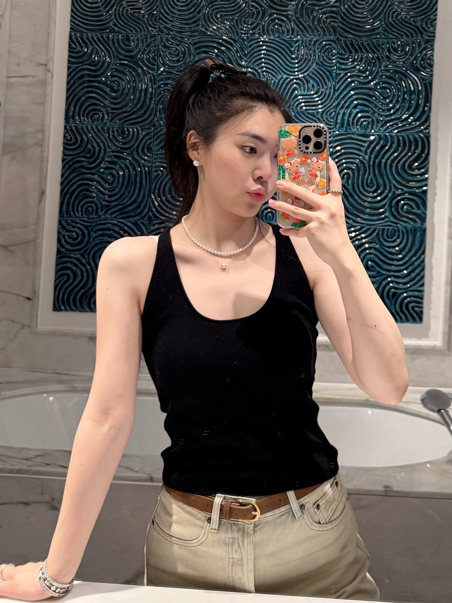 AW Wang Na Na Wool Knitted Simple Design Vest Strapl Basic Sle Inner And Outer Wear Tank Top for Women Travel Suitable
AW Wang Na Na Wool Knitted Simple Design Vest Strapl Basic Sle Inner And Outer Wear Tank Top for Women Travel Suitable