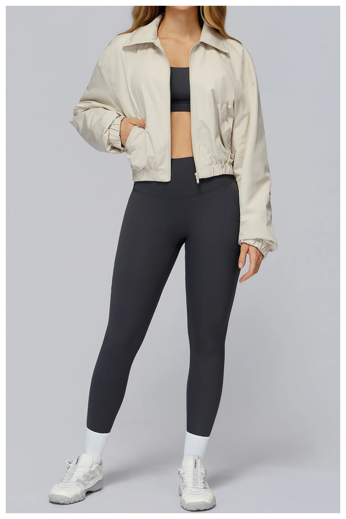 Outdoor mountaineering running loose jacket women's new autumn and winter zip windproof and warm sports padded top
Outdoor mountaineering running loose jacket women's new autumn and winter zip windproof and warm sports padded top