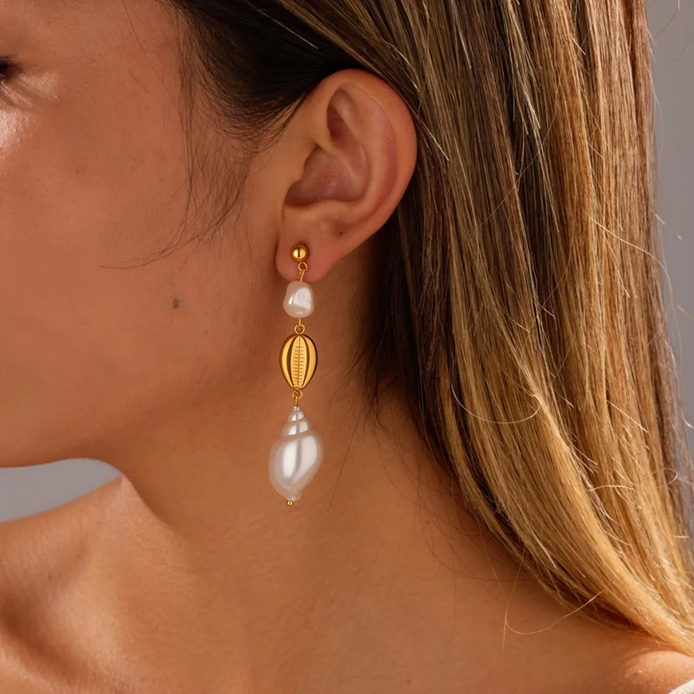 Women's Stainless Steel Baroque Style Imitation Pearl Earrings, Fashionable and Simple, a Perfect Valentine's Day Gift for Her.
Women's Stainless Steel Baroque Style Imitation Pearl Earrings, Fashionable and Simple, a Perfect Valentine's Day Gift for Her.