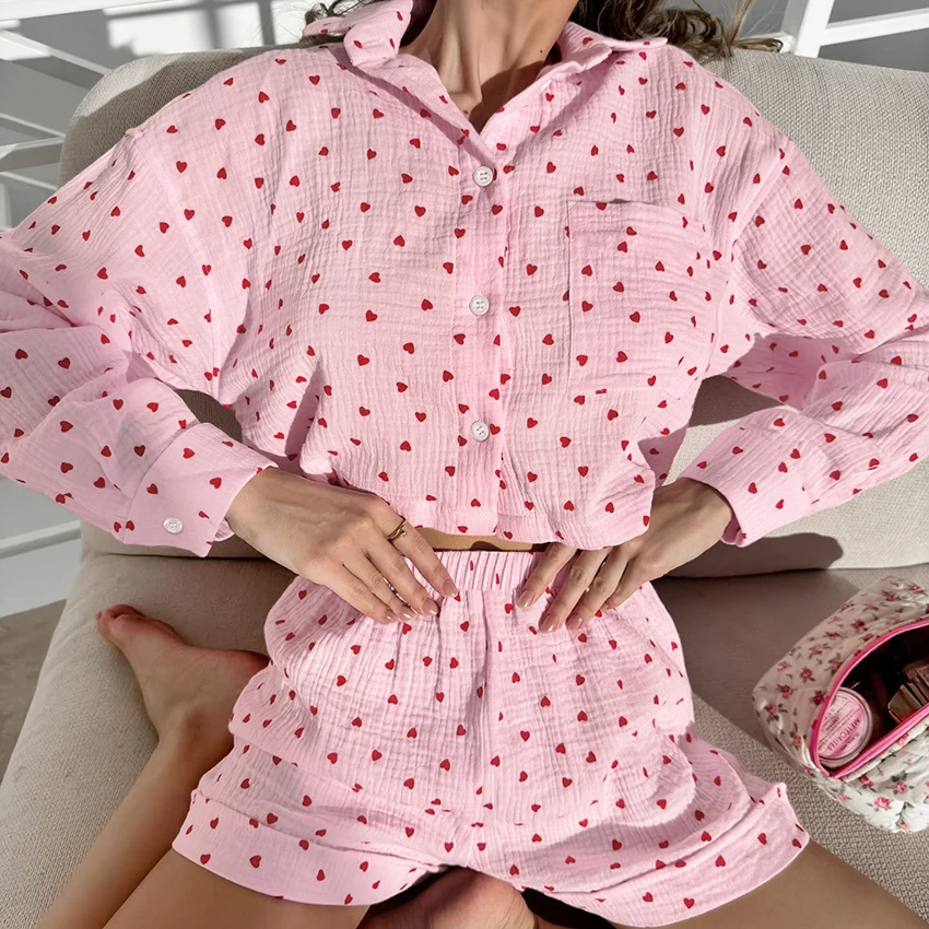 Hiloc Home Heart Print Хлопковые шорты Костюм Пижамы для женщин Повседневная блузка с отложным воротником и свободными шортами Комплекты из 2 предметов 2025
Hiloc Home Heart Print Хлопковые шорты Костюм Пижамы для женщин Повседневная блузка с отложным воротником и свободными шортами Комплекты из 2 предметов 2025