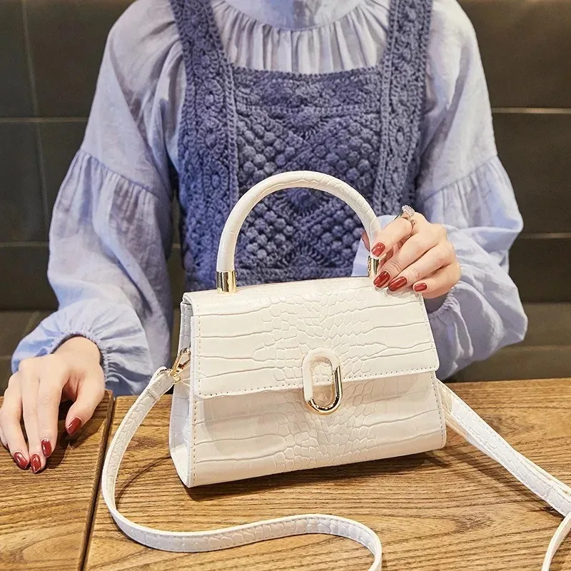 2026 New Women Crocodile Pattern Small Square Crossbody Bag Casual Daily Shoulder Handbag
2026 New Women Crocodile Pattern Small Square Crossbody Bag Casual Daily Shoulder Handbag