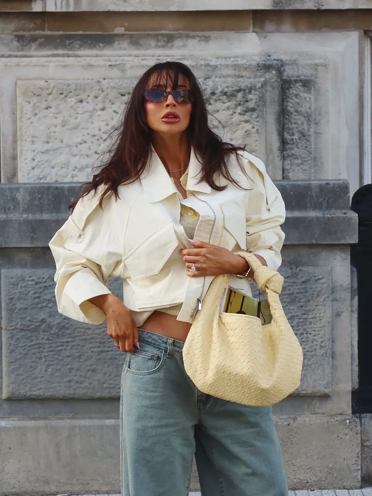 Casual Lapel Pocket Short Jacket Off Women Fashion Solid Color Zipper Pocket Loose Jackets Ladies Autumn Daily Highstreet Outfit
Casual Lapel Pocket Short Jacket Off Women Fashion Solid Color Zipper Pocket Loose Jackets Ladies Autumn Daily Highstreet Outfit
