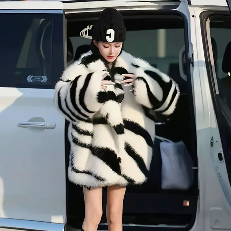 2024 Winter Women Thick Warm Zebra Print Short Faux Fur Jacket Casual Lapel Long Sleeve Imitation Rabbit Fur Coat Chaqueta Mujer
2024 Winter Women Thick Warm Zebra Print Short Faux Fur Jacket Casual Lapel Long Sleeve Imitation Rabbit Fur Coat Chaqueta Mujer