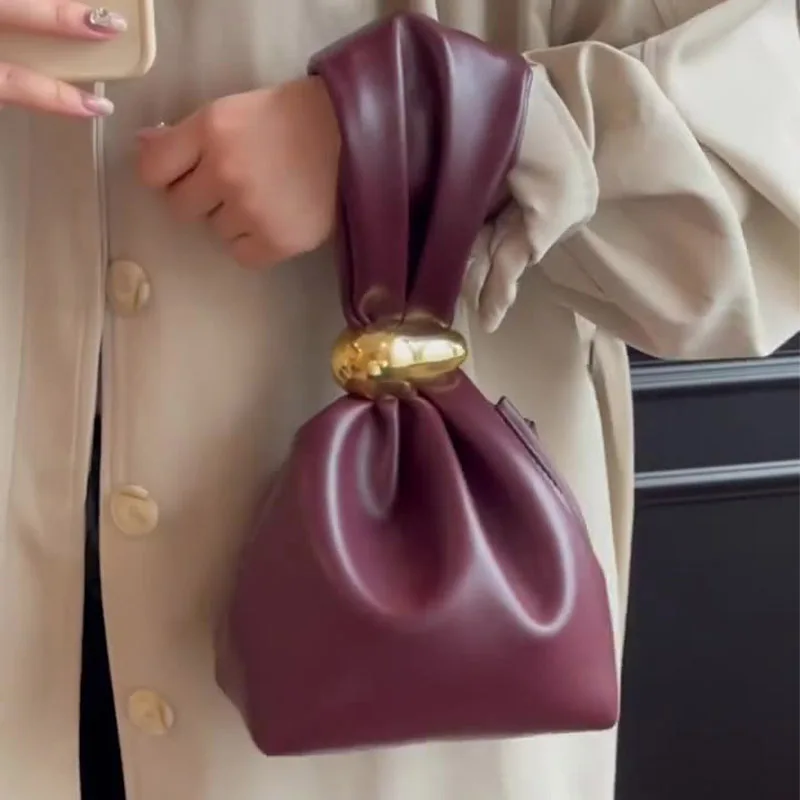Fashion Personalized Design Mini PU Leather Stationary Women's Clutch Vintage Retro Luxury Designer Pleated Bucket Bag and Walle
Fashion Personalized Design Mini PU Leather Stationary Women's Clutch Vintage Retro Luxury Designer Pleated Bucket Bag and Walle