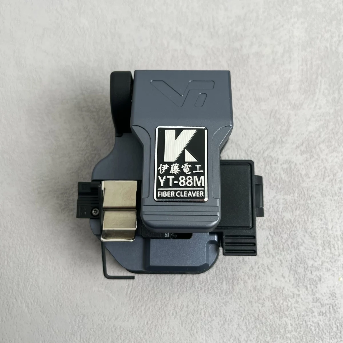 High precision YT-88M fiber cutting machine with waste paper box FTTH fiber tool fiber cutting machine cold contact 16 blade
High precision YT-88M fiber cutting machine with waste paper box FTTH fiber tool fiber cutting machine cold contact 16 blade