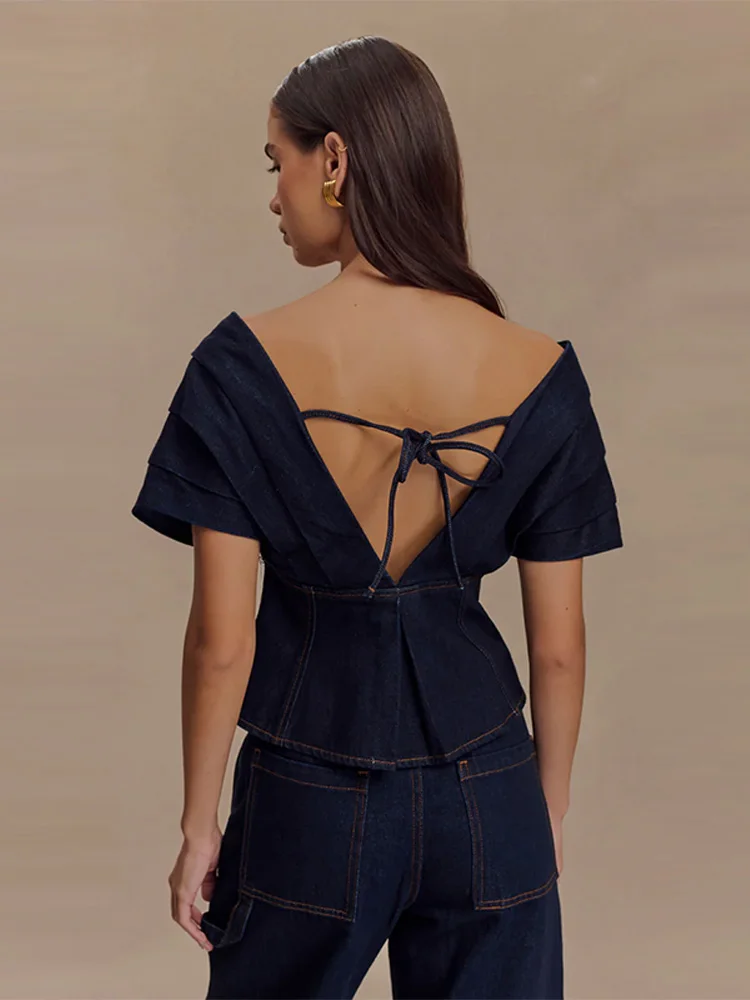 Elegant Women's Denim Two Piece Pants Set V-Neck Pleated Top With Back Tie Detail Matching High Waist Wide Jeans Trendy Outfit
Elegant Women's Denim Two Piece Pants Set V-Neck Pleated Top With Back Tie Detail Matching High Waist Wide Jeans Trendy Outfit
