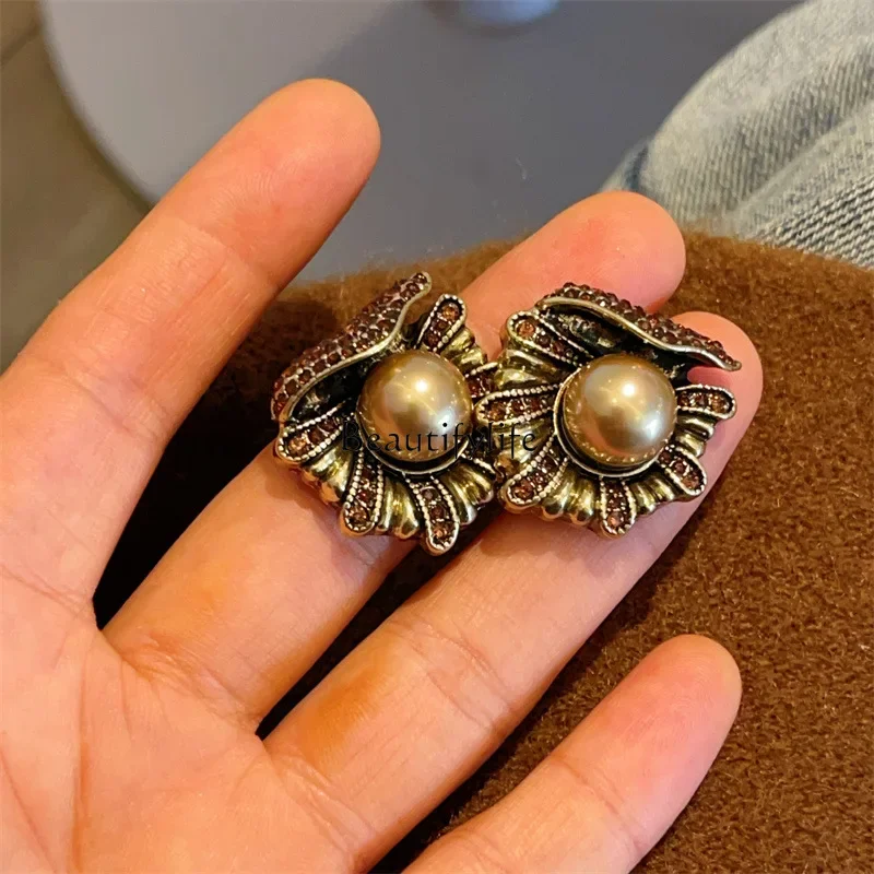 Vintage court style Maillard pearl earrings high-end stud earrings medium ancient style
Vintage court style Maillard pearl earrings high-end stud earrings medium ancient style