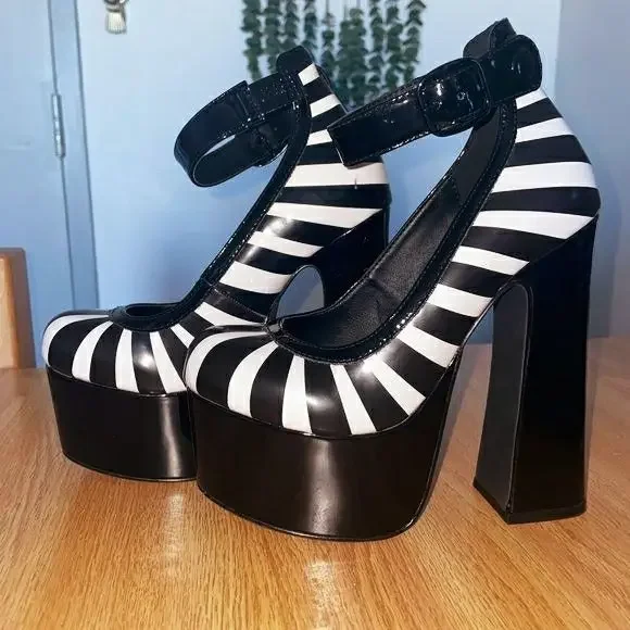 PU Leather Ankle Strap Round Toe Patchwork Platform Women Pumps Shoes Chunky High Heels Buckle Strap Design Large Size Shoes
PU Leather Ankle Strap Round Toe Patchwork Platform Women Pumps Shoes Chunky High Heels Buckle Strap Design Large Size Shoes