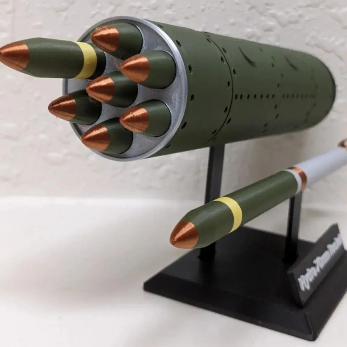 1:7 DIY Сборочный комплект: гидра, 70 мм, масштабная модель ракетного стручка, военный статический дисплей для вертолета Apache
1:7 DIY Сборочный комплект: гидра, 70 мм, масштабная модель ракетного стручка, военный статический дисплей для вертолета Apache