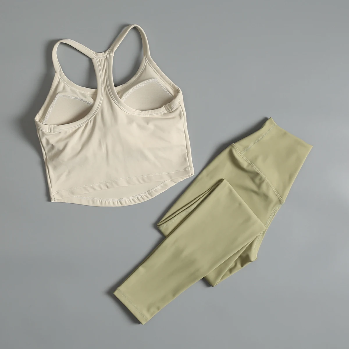 Yoga suit for women in autumn sports underwear shockproof outer wear vest professional running training buttock lifting fitness
Yoga suit for women in autumn sports underwear shockproof outer wear vest professional running training buttock lifting fitness