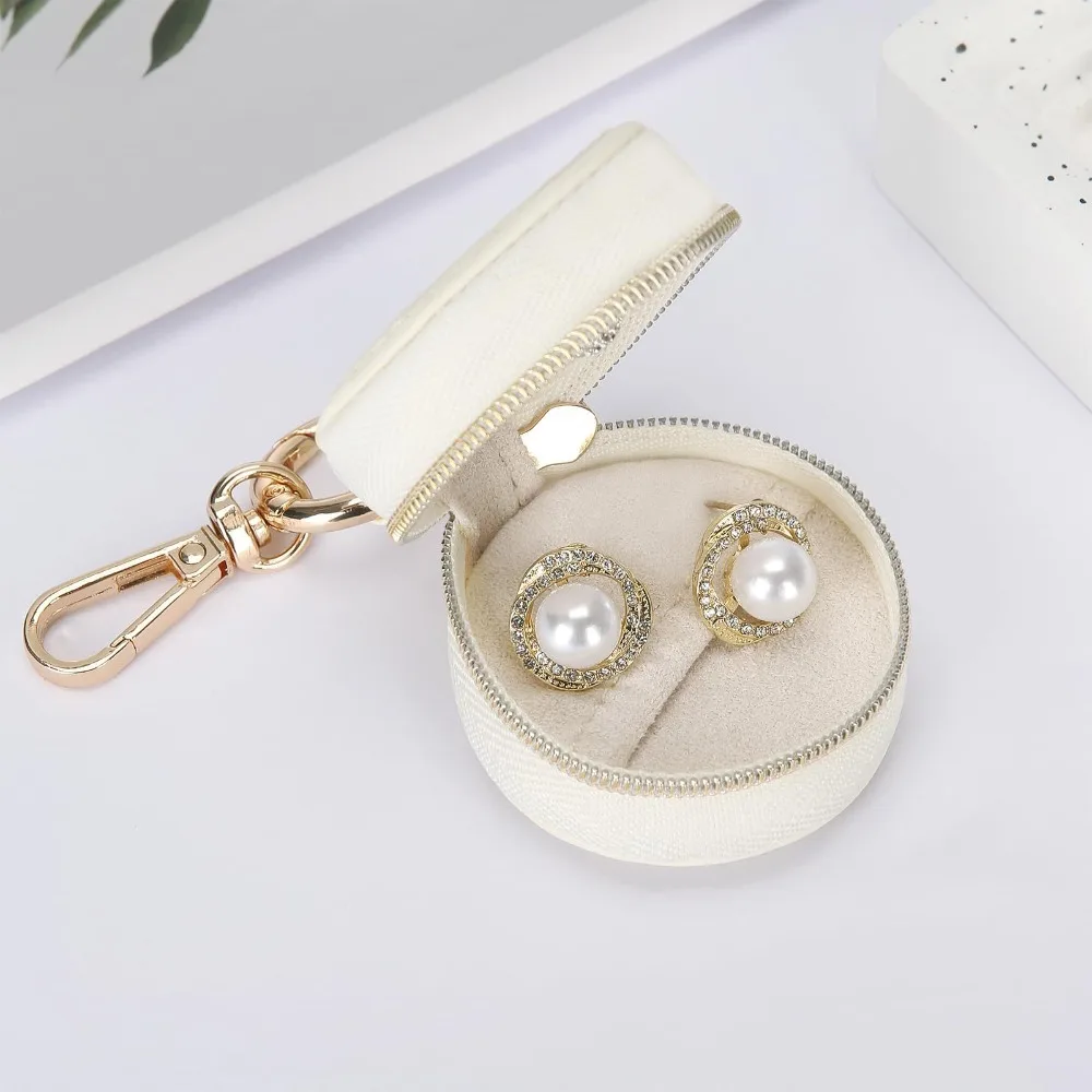 Мини-портативная сумка для хранения ювелирных изделий, ожерелье, кольцо, круглый чехол для хранения с брелоком, органайзер для сережек, минималистичная шкатулка для драгоценностей, дорожная 
Мини-портативная сумка для хранения ювелирных изделий, ожерелье, кольцо, круглый чехол для хранения с брелоком, органайзер для сережек, минималистичная шкатулка для драгоценностей, дорожная
