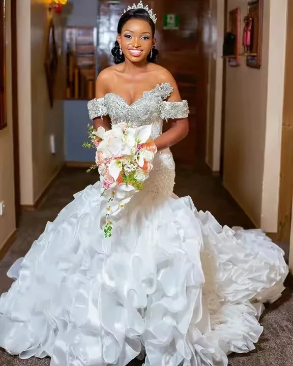 Customized Arabic Aso Ebi Plus Size Mermaid Wedding Gowns Bride Off the Shoulder Appliques Crystals Ruffles Bridal Gown
Customized Arabic Aso Ebi Plus Size Mermaid Wedding Gowns Bride Off the Shoulder Appliques Crystals Ruffles Bridal Gown