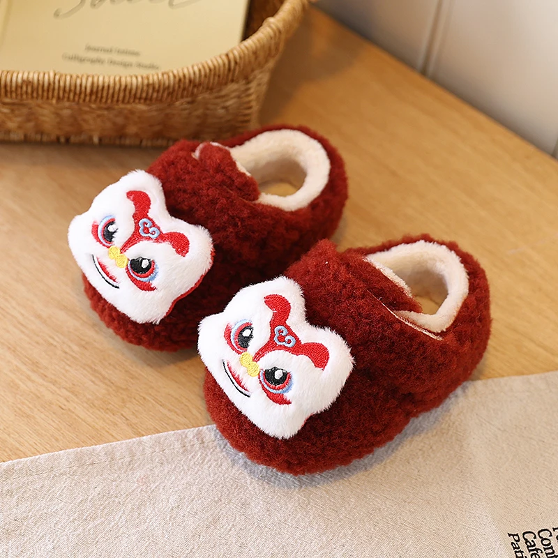 Теплая обувь для маленьких детей на Новый год. Красные туфли с мягкой подошвой. 2026. Новые детские прогулочные туфли. Модные нескользящие замшевые туфли.
Теплая обувь для маленьких детей на Новый год. Красные туфли с мягкой подошвой. 2026. Новые детские прогулочные туфли. Модные нескользящие замшевые туфли.