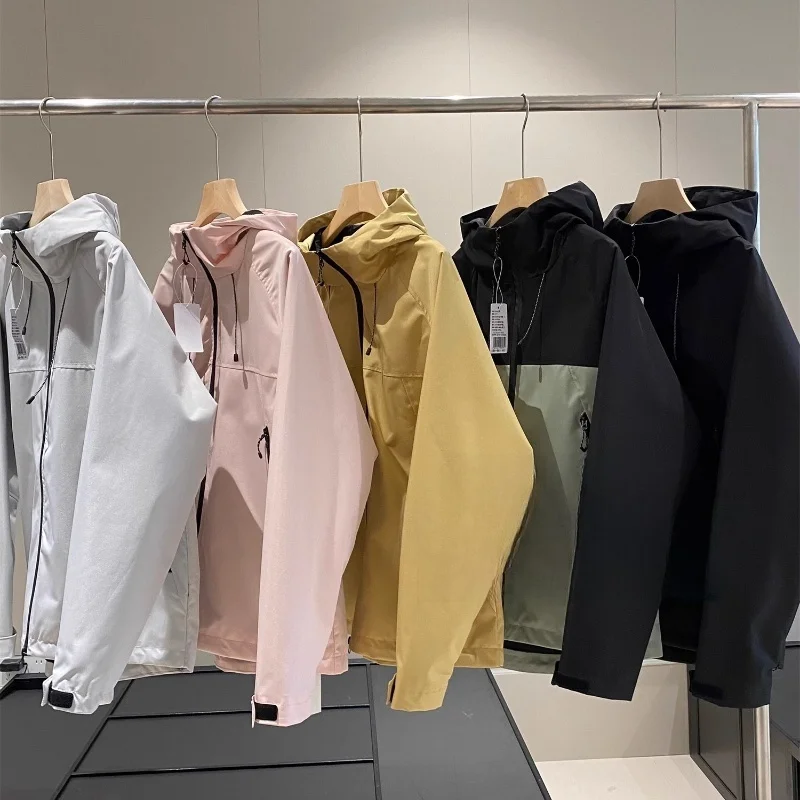 Уличная ветрозащитная водонепроницаемая куртка с отстегивающимся внутренним слоем, капюшоном, свободного кроя, осенняя, из полиэстера, на молнии, для пар
Уличная ветрозащитная водонепроницаемая куртка с отстегивающимся внутренним слоем, капюшоном, свободного кроя, осенняя, из полиэстера, на молнии, для пар