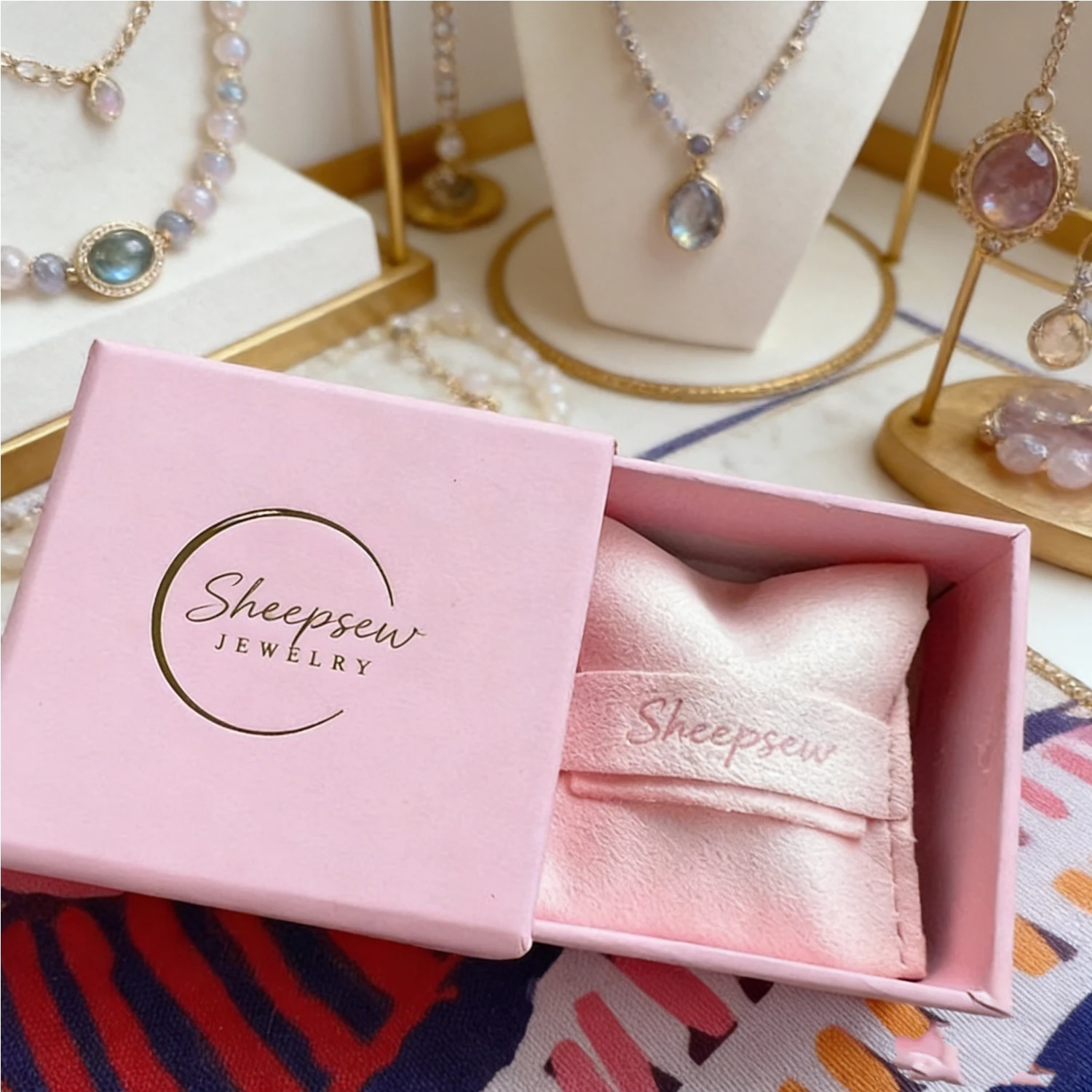 20pcs Custom Logo Microfiber Jewelry Gift Bag & Slide Drawer Box With Foam Insert For Shopify Ebay Jewelry Packaging Supplies
20pcs Custom Logo Microfiber Jewelry Gift Bag & Slide Drawer Box With Foam Insert For Shopify Ebay Jewelry Packaging Supplies