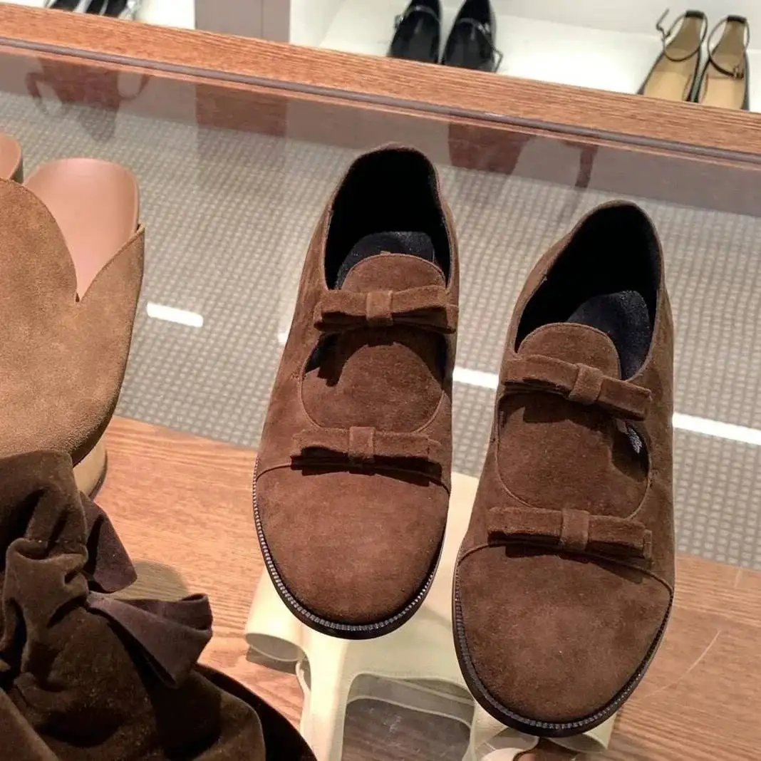 НОВЫЕ брендовые женские лоферы на платформе с бантом, дизайнерская замшевая обувь, повседневные кроссовки на среднем каблуке, трендовые кожаные зимние Zapatos с квадратным носком
НОВЫЕ брендовые женские лоферы на платформе с бантом, дизайнерская замшевая обувь, повседневные кроссовки на среднем каблуке, трендовые кожаные зимние Zapatos с квадратным носком