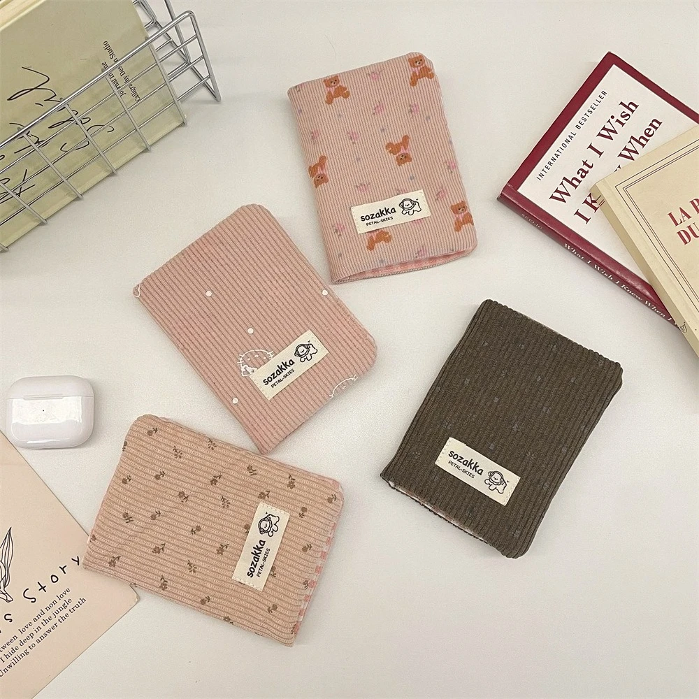 Обложка для паспорта с цветочным принтом, держатель для удостоверений личности, чехол для проездных документов, органайзер для паспорта, держатель для билетов, футляр для банковских карт, аксессуары для путешествий
Обложка для паспорта с цветочным принтом, держатель для удостоверений личности, чехол для проездных документов, органайзер для паспорта, держатель для билетов, футляр для банковских карт, аксессуары для путешествий