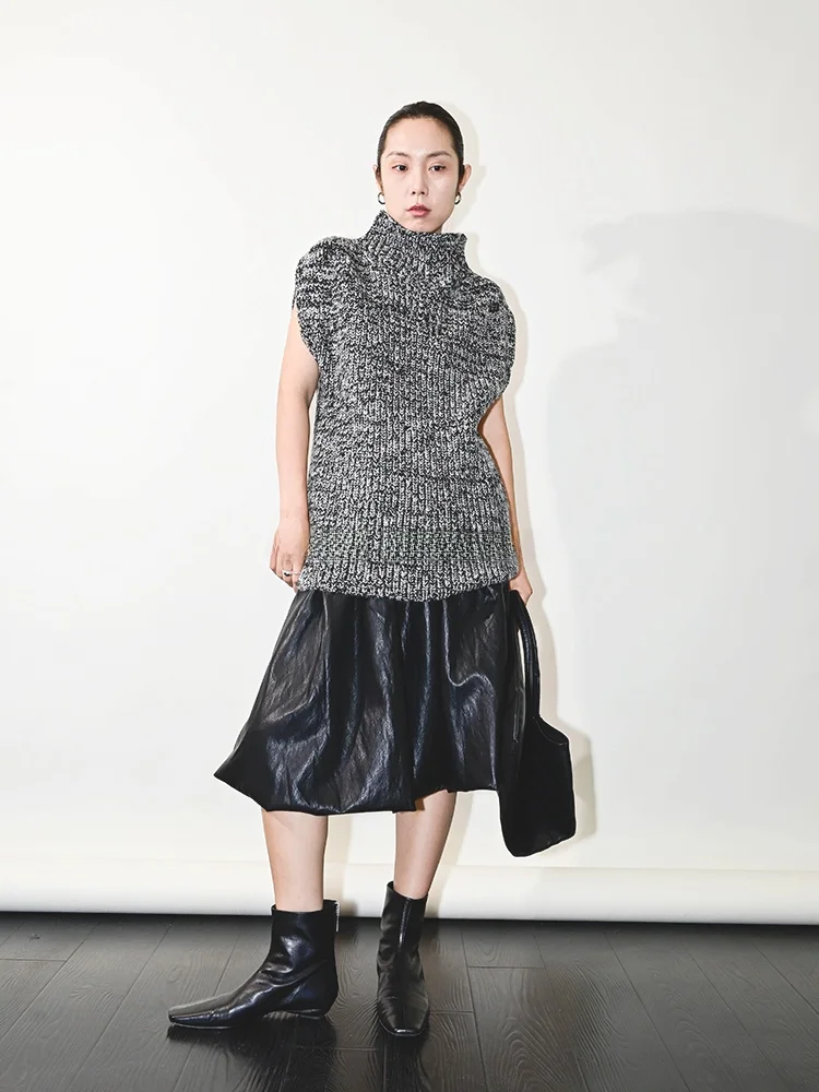 Blue Studio Knitted High Collar Sweater Vest Original Design Mid-Length Faionable Women's Vest for Autumn Season
Blue Studio Knitted High Collar Sweater Vest Original Design Mid-Length Faionable Women's Vest for Autumn Season