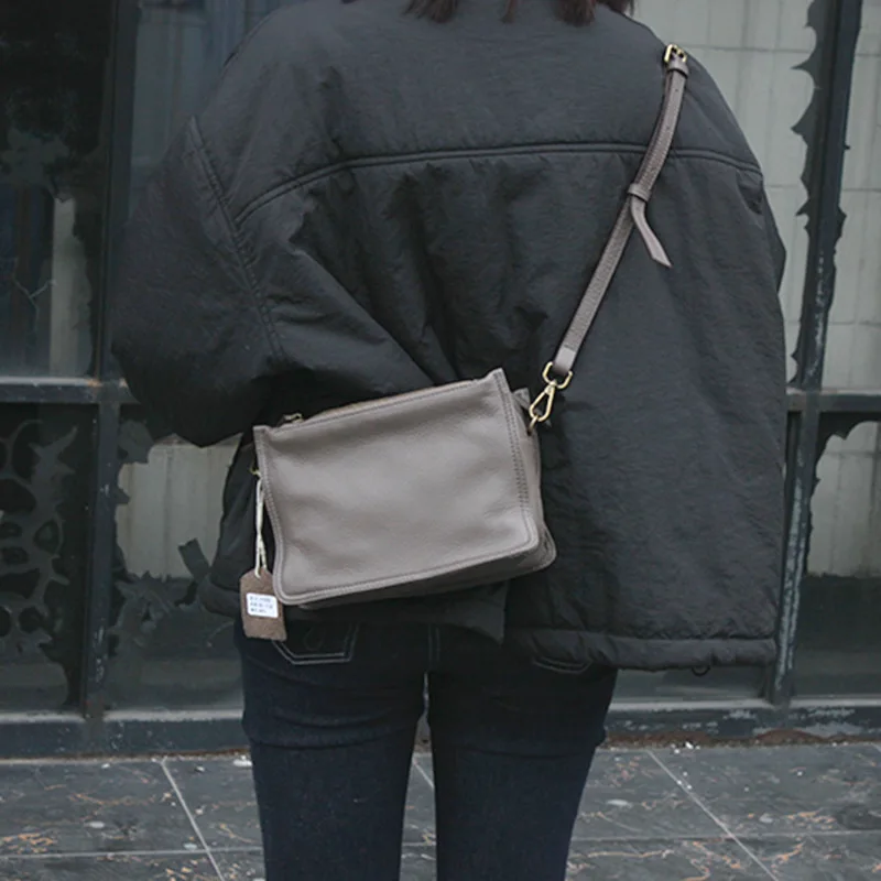 2025 Layer Cowhide Soft Leather Compact Lightweight Casual Women's Shoulder Crossbody Designer Luxury Bag
2025 Layer Cowhide Soft Leather Compact Lightweight Casual Women's Shoulder Crossbody Designer Luxury Bag