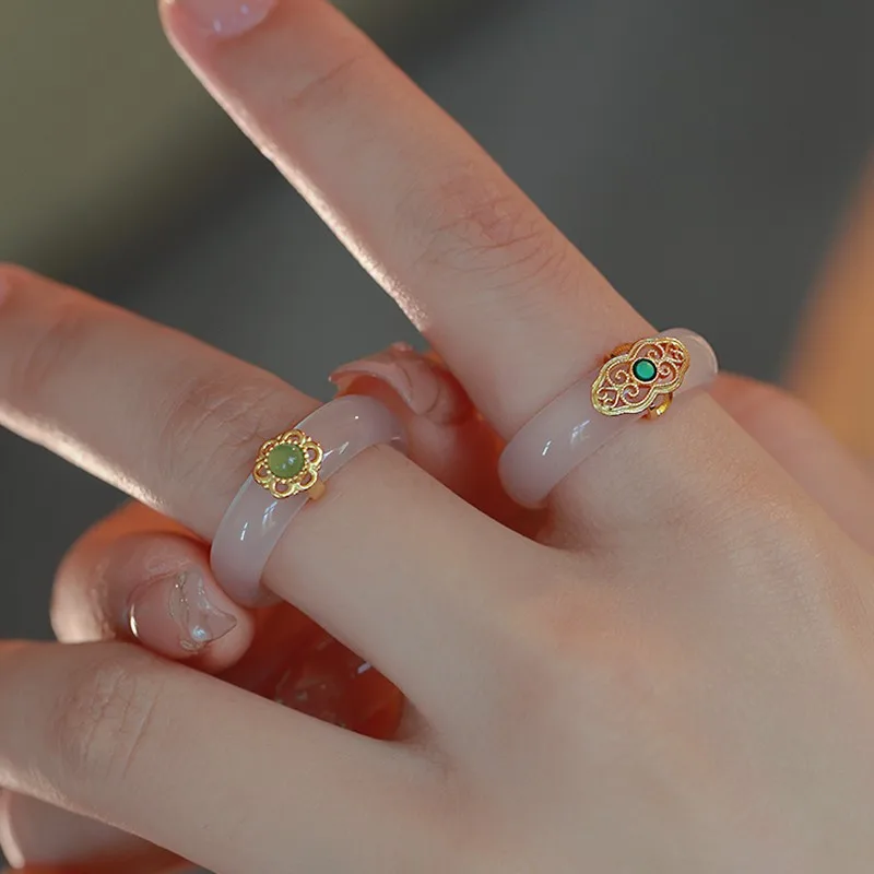 Japanese and Korean Style Simple Natural High Ice White Chalcedony Ring Ring High-grade Sense Female
Japanese and Korean Style Simple Natural High Ice White Chalcedony Ring Ring High-grade Sense Female