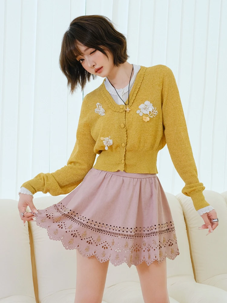 Fake 2 Piece Short Cardigan 2025 Fall Round Neck Three-dimensional Sequined Flower Women's Long-sleeved Knitted Sweater Cardigan
Fake 2 Piece Short Cardigan 2025 Fall Round Neck Three-dimensional Sequined Flower Women's Long-sleeved Knitted Sweater Cardigan