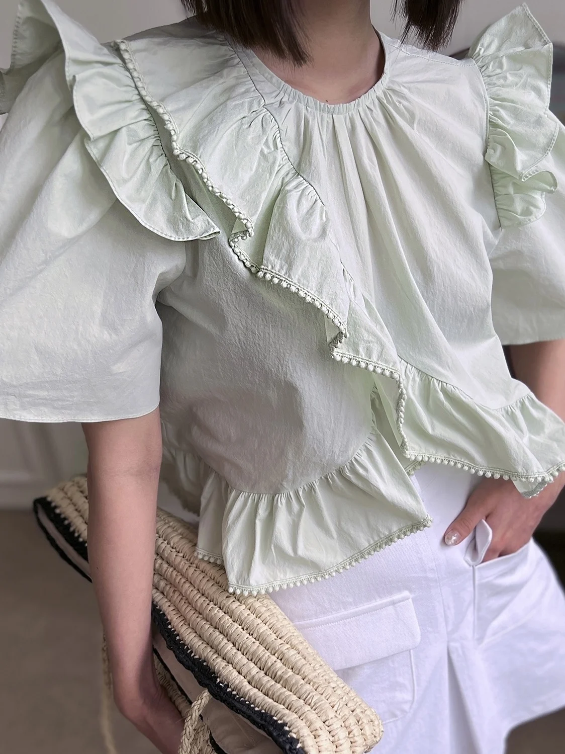 Chic Lace Trim Loose Fit round Neck Short Sleeve Women's Shirt Casual Style Breathable Cotton Blend Anti-Aging Fashion Top
Chic Lace Trim Loose Fit round Neck Short Sleeve Women's Shirt Casual Style Breathable Cotton Blend Anti-Aging Fashion Top