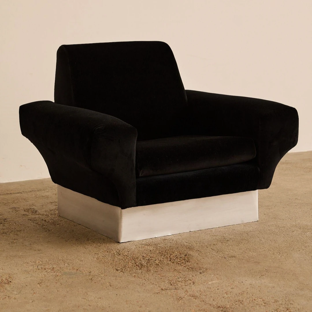 &c Italian Designer Sculptural Velvet Armchair with Stainless Steel Base Lazy and Relaxed Feel Single Sofa for Villa
&c Italian Designer Sculptural Velvet Armchair with Stainless Steel Base Lazy and Relaxed Feel Single Sofa for Villa