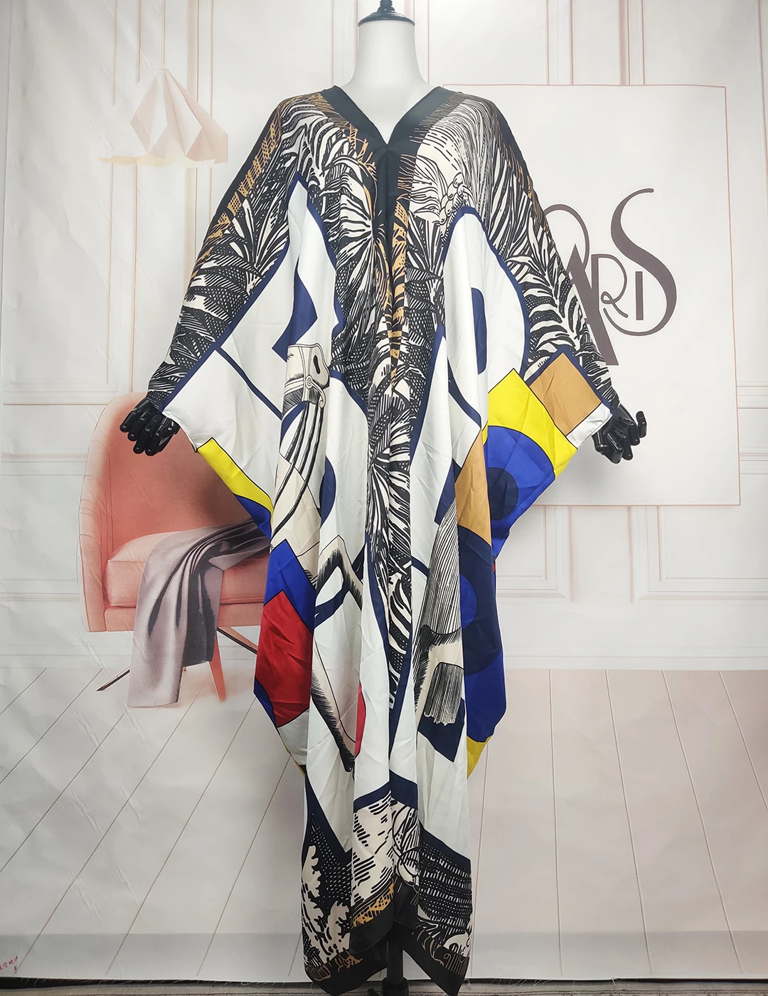 Kuwait Fashion Summer Boho Muslim Lady V-Neck Silk Long Abaya Casual African Women Soft Kaftan Dress For Holiday
Kuwait Fashion Summer Boho Muslim Lady V-Neck Silk Long Abaya Casual African Women Soft Kaftan Dress For Holiday