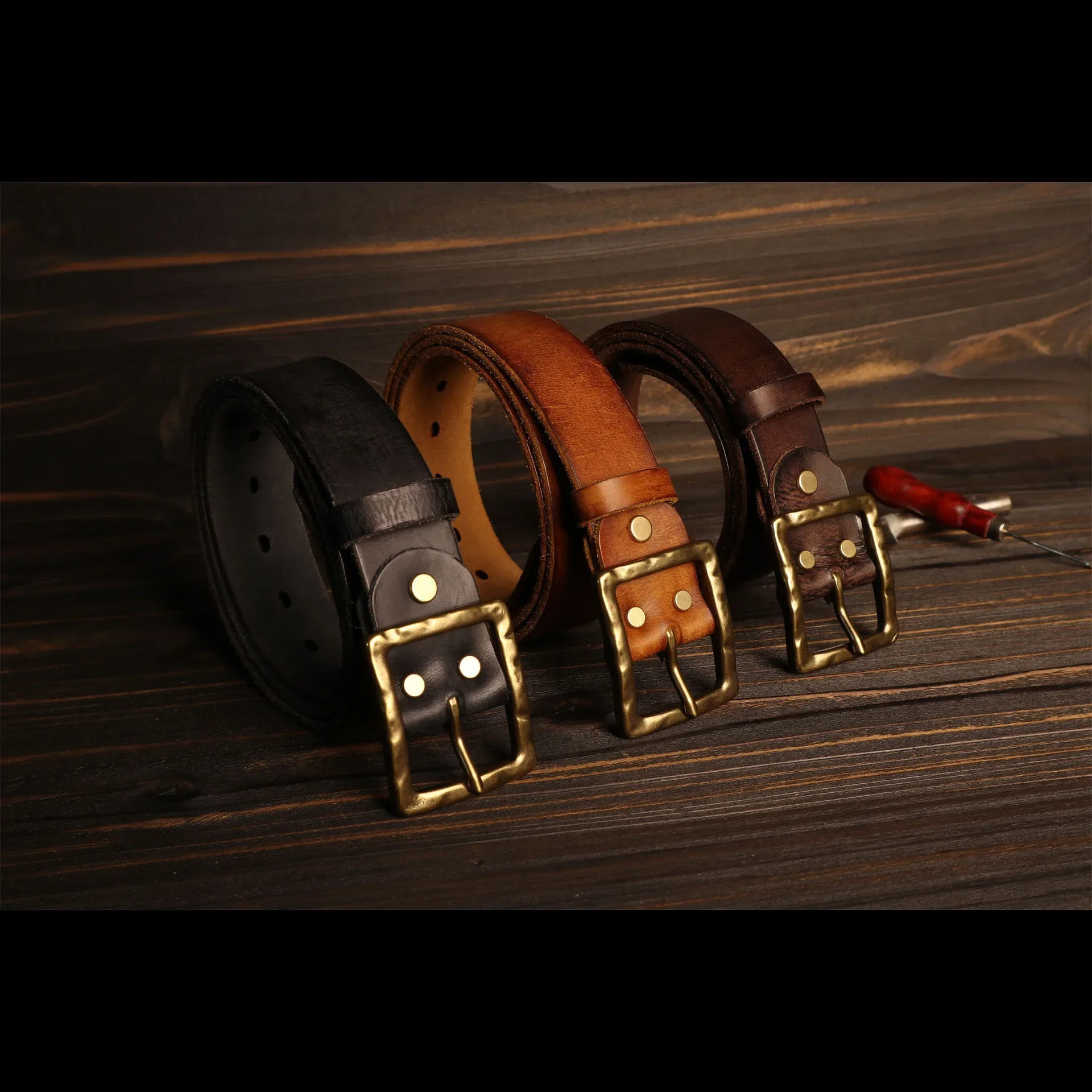 Винтажный ремень из натуральной кожи ручной работы в стиле хаки Amei с латунной пряжкой для мужчин, повседневные джинсы с потертыми краями, ширина 38 мм
Винтажный ремень из натуральной кожи ручной работы в стиле хаки Amei с латунной пряжкой для мужчин, повседневные джинсы с потертыми краями, ширина 38 мм