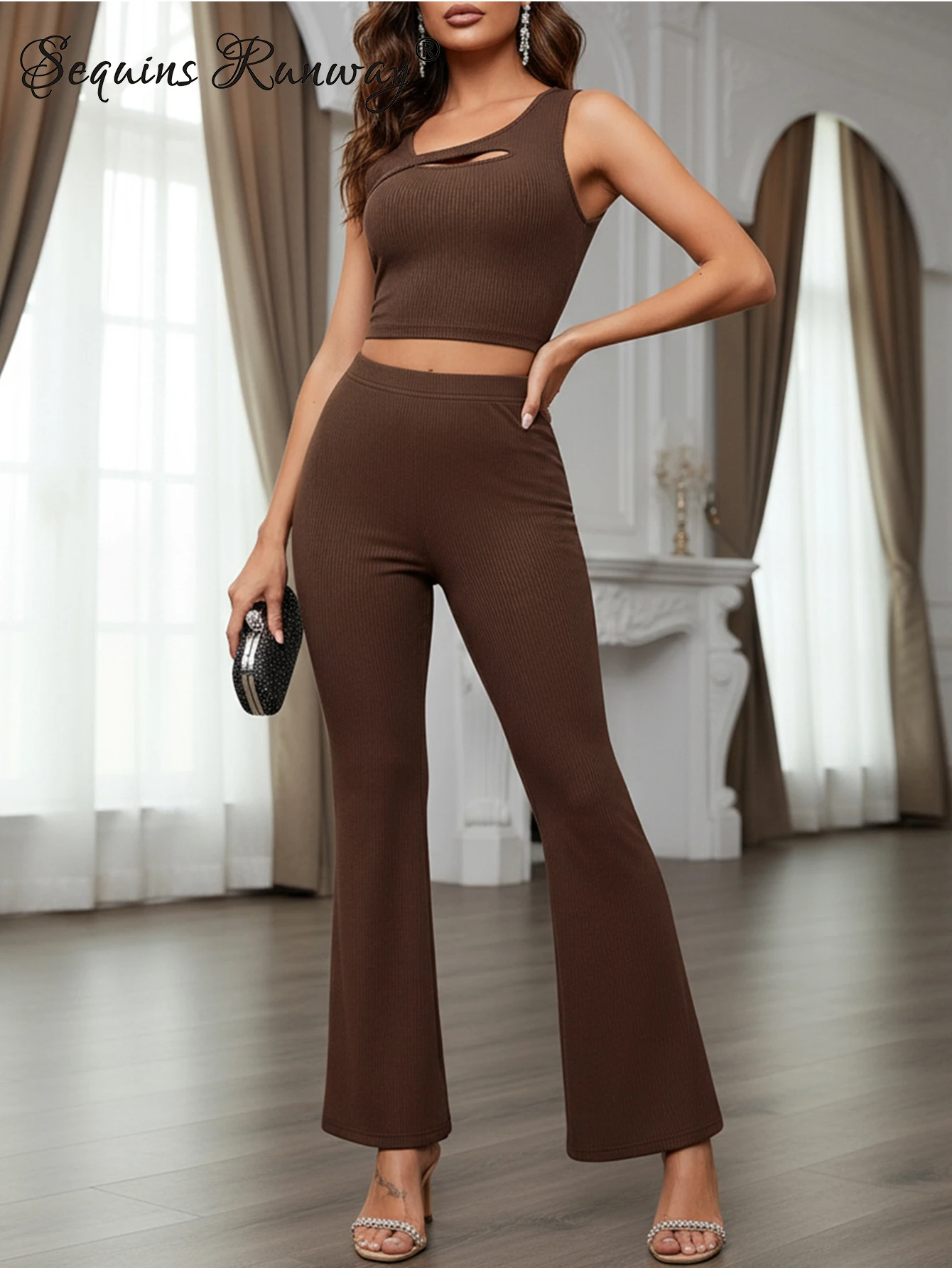 Сексуальный облегающий комбинезон с открытой спиной, женские летние элегантные комбинезоны для дня рождения, женский топ с бретельками и расклешенные брюки, комплекты комбинезонов
Сексуальный облегающий комбинезон с открытой спиной, женские летние элегантные комбинезоны для дня рождения, женский топ с бретельками и расклешенные брюки, комплекты комбинезонов