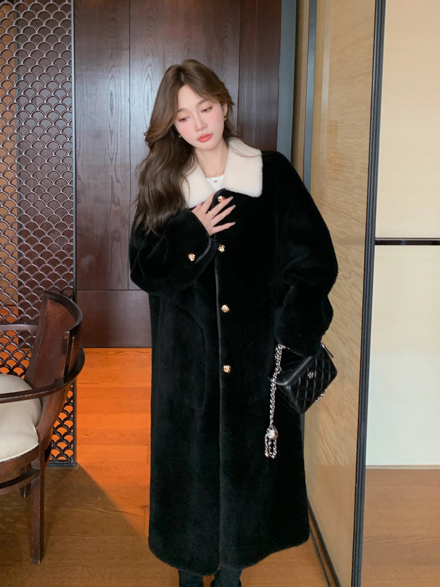 Женская шуба средней длины из овчины с мехом ягненка, простая шикарная зимняя верхняя одежда Hebe Sle, сращивание цельной кожи
Женская шуба средней длины из овчины с мехом ягненка, простая шикарная зимняя верхняя одежда Hebe Sle, сращивание цельной кожи