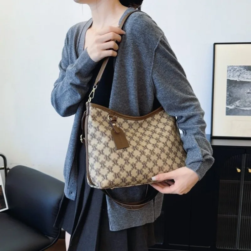 Transparent PVC Beach Tote Bag For Women See Through Shoulder Handbag Waterproof For Pool Party And Summer Festivals
Transparent PVC Beach Tote Bag For Women See Through Shoulder Handbag Waterproof For Pool Party And Summer Festivals