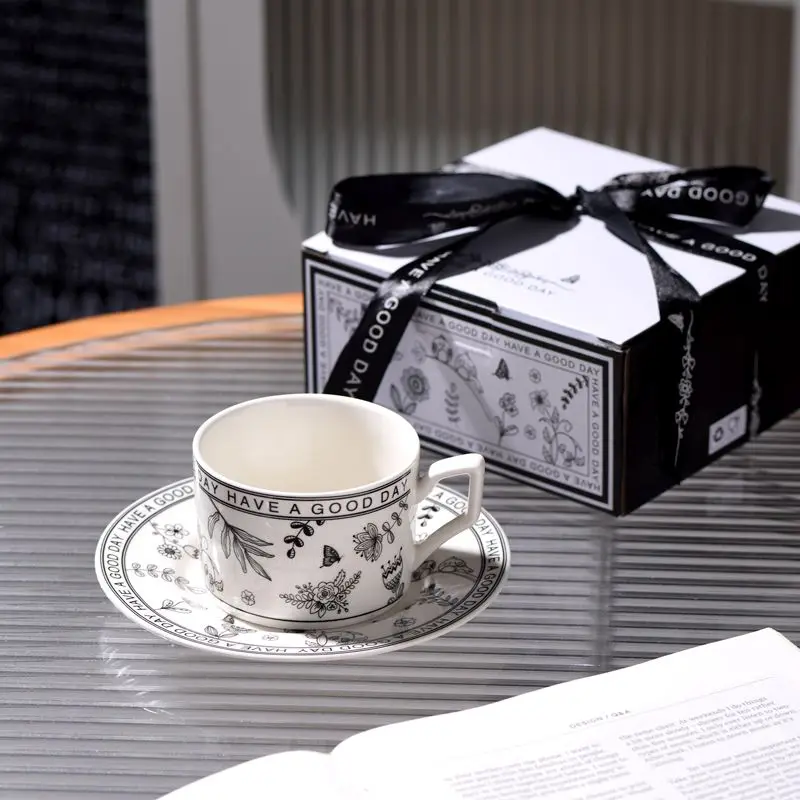 Vintage Flower Coffee Cup Retro Set High Value Ceramic Milk Cup Afternoon Mugs with Plate Kitchen Tableware Birthday Gift Box
Vintage Flower Coffee Cup Retro Set High Value Ceramic Milk Cup Afternoon Mugs with Plate Kitchen Tableware Birthday Gift Box